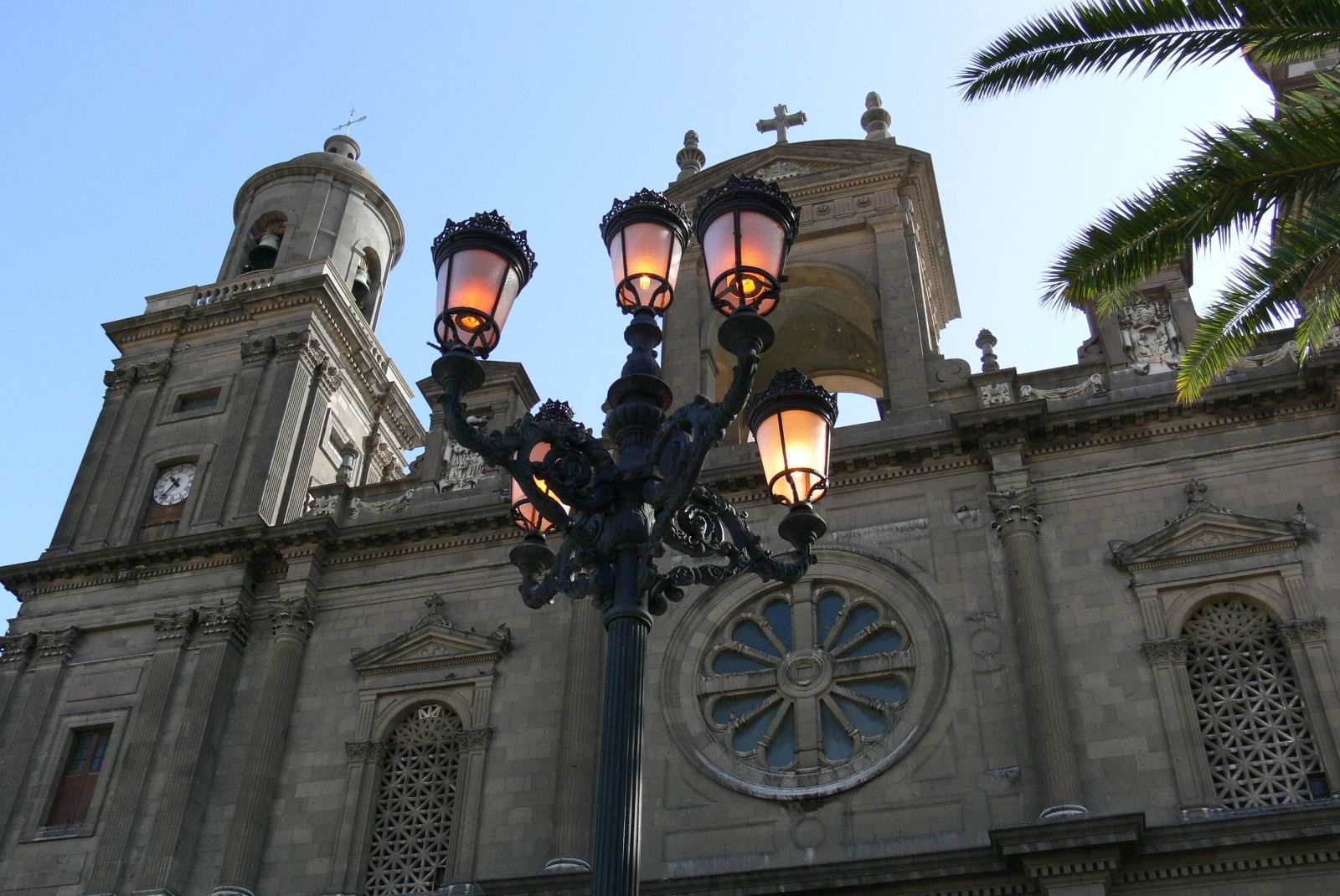 Inselhauptstadt und „Poema del Mar” – Bild 2