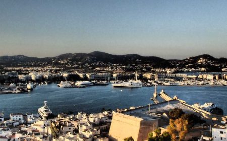 ibiza_bei_nacht_1_1920x690